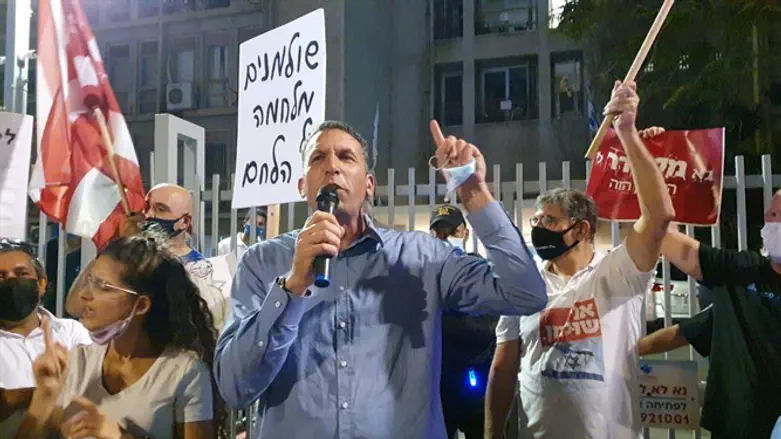 מתן כהנא בהפגנה