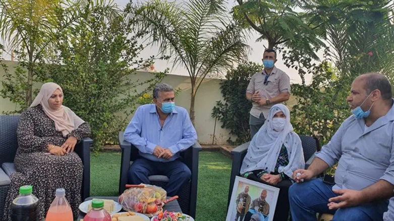 השר פרץ בביקור