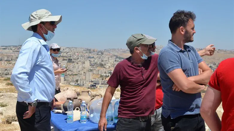 שר פרץ בסיור שאורגן בשיתוף 'שומרים על הנצח'.