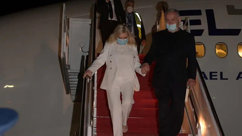 לקראת הטקס בבית הלבן. נתניהו ורעייתו נוחתים בוושינגטון