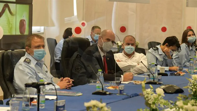 השר אוחנה וממלא מקום המפכ"ל