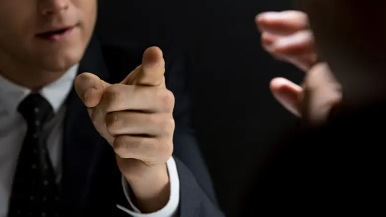 איומים אילוסטרציה