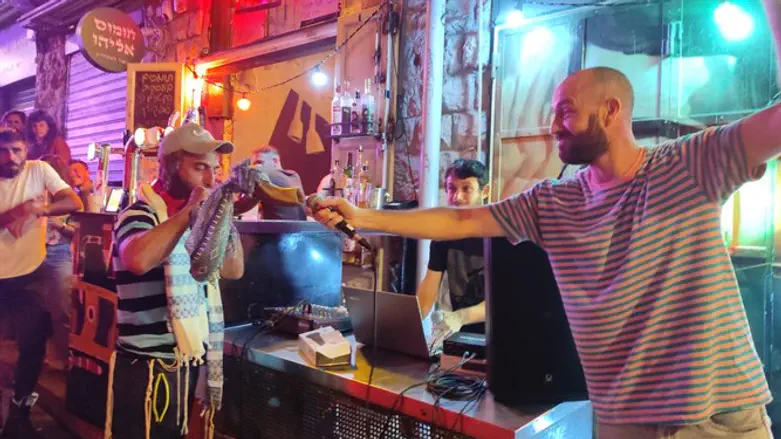 ג'ימבו ג'יי במחנה יהודה