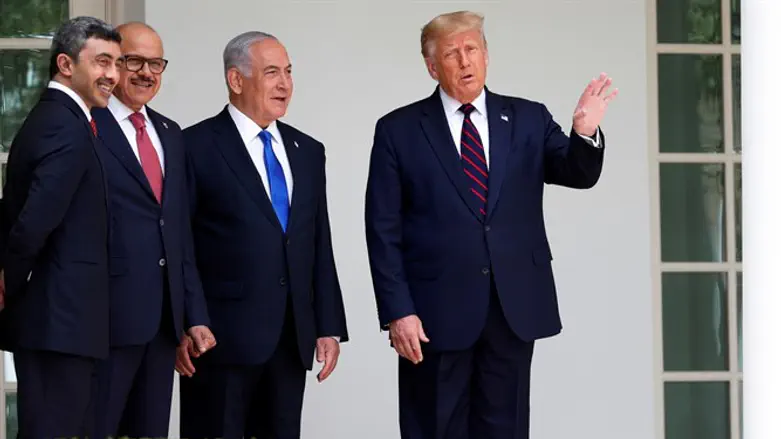 Trump and Netanyahu with Bahraini and UAE Foreign Ministers