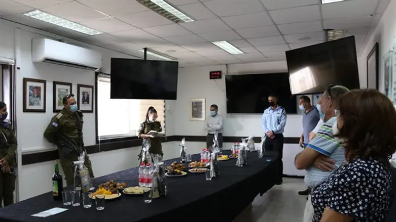 הרמת כוסית בחטמ"ר עציון