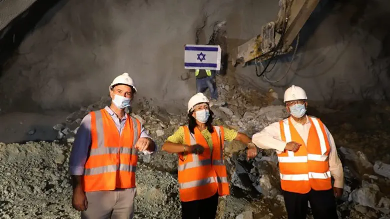 רגב וליאון במנהרה החדשה