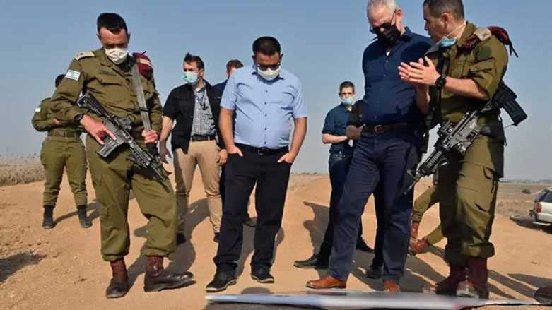 השרים גנץ וביטון באוגדת עזה