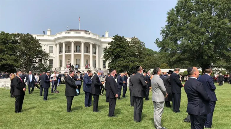 תפילת מנחה על מדשאת הבית הלבן