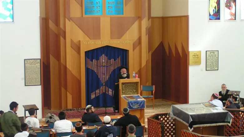 הרב זלמן נחמיה גולדברג בבית המדרש במרכז האקדמי לב