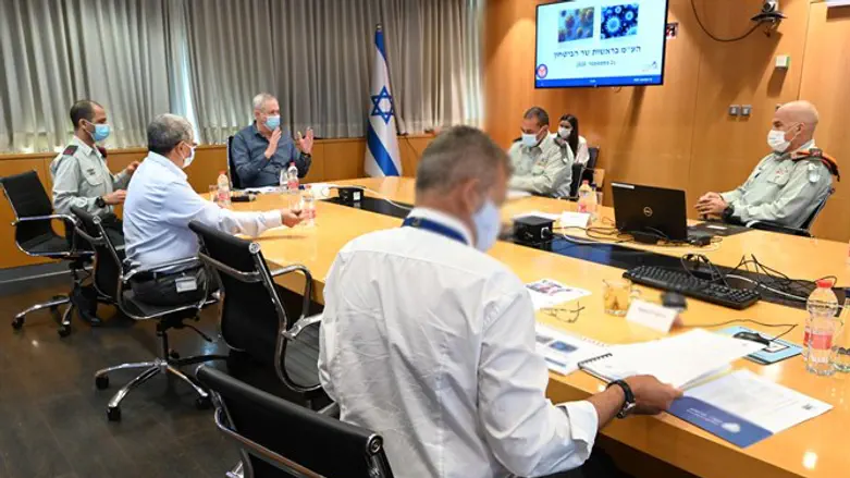 Gantz heads situation assessment