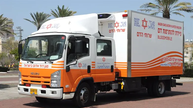 להגיע ולתרום. ניידת להתרמת דם 