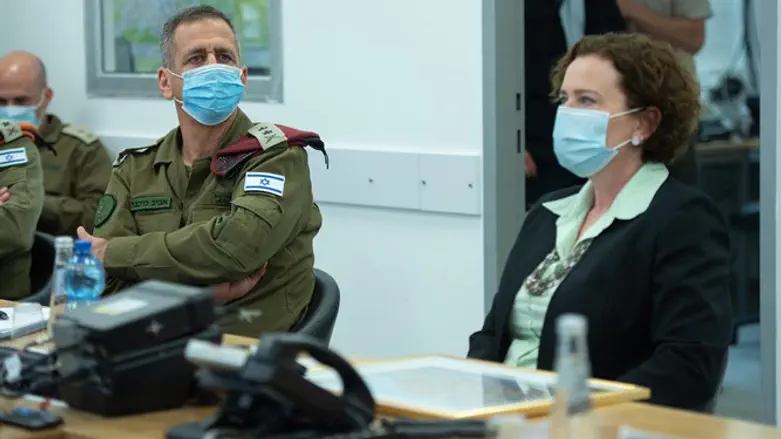 עינת קליש-רותם ואביב כוכבי