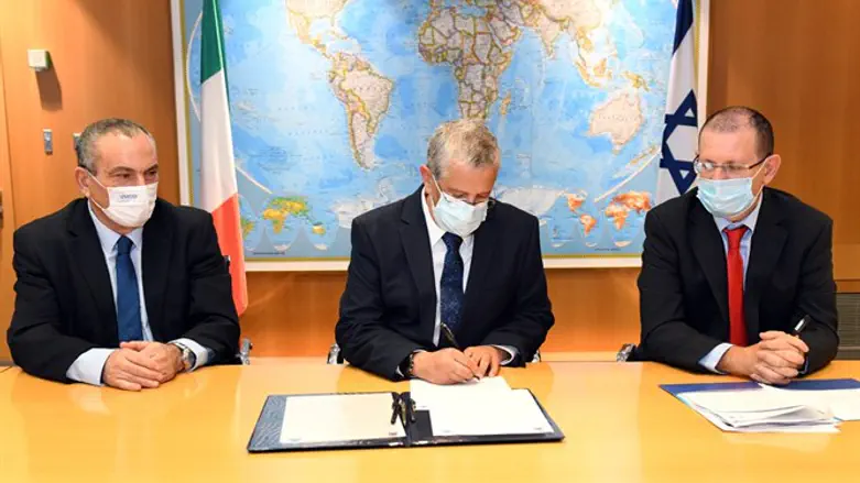 חתימת ההסכם