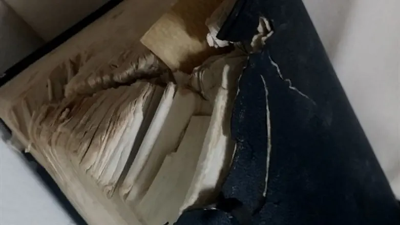 המחזור הקרוע של הרב נריה זצ"ל