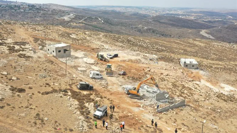 הריסת הבנייה הלא חוקית