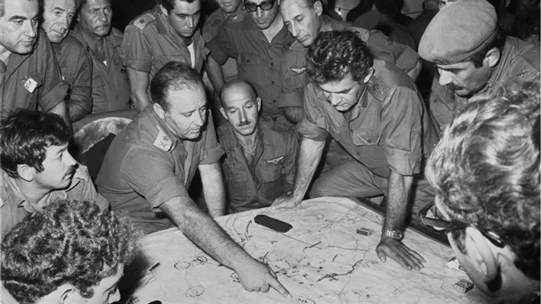 רמטכ''ל יום כיפור דוד אלעזר בהתייעצות בפיקוד צפון