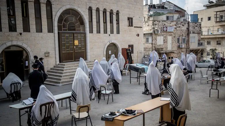 מנייני חצר. ארכיון