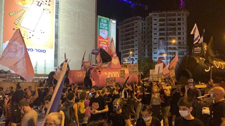 מחאת 'הדגלים השחורים' בירושלים