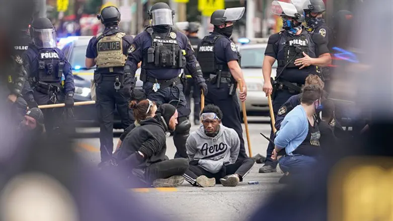 הפגנה בקנטקי בעקבות מותה של ברונה טיילור