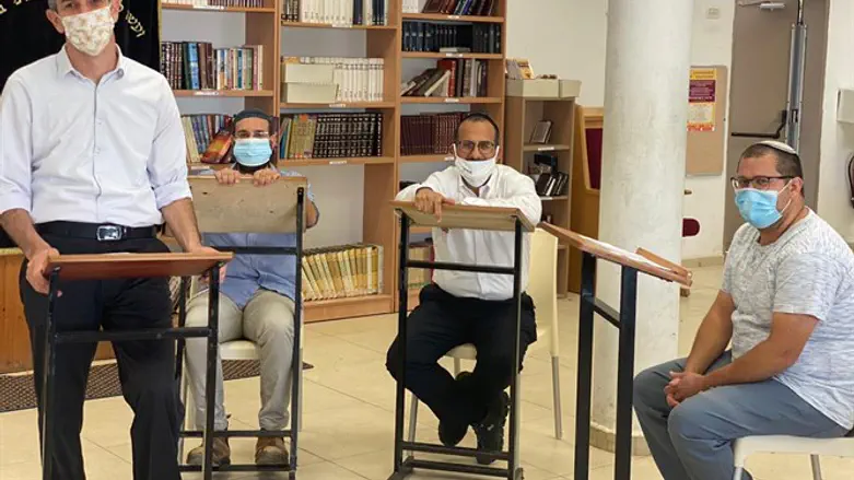 הרב נועם קריגמן, הרב יוסף גאולי, הרב אלעד לוי, הרב אלון עזרן