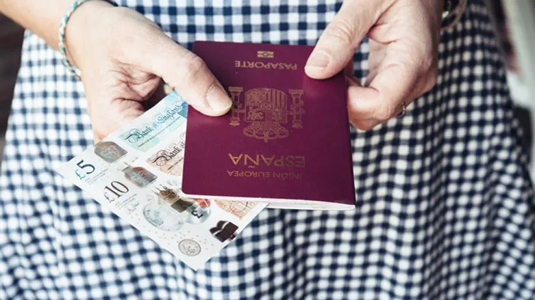 Spanish passport (archive)