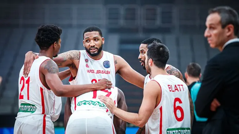 קטש ושחקני ירושלים הערב. קרסו במאני-טיים