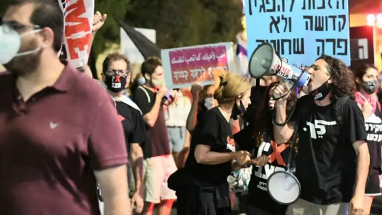 מפגינים מול בית ראש הממשלה הערב