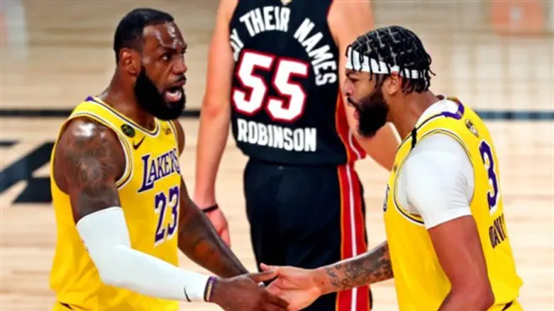 לברון ודייויס הבוקר