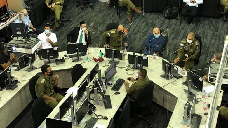 חברי הוועדה במפקדה