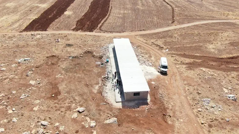 מבנה בית הספר הלא חוקי ליד כוכב השחר