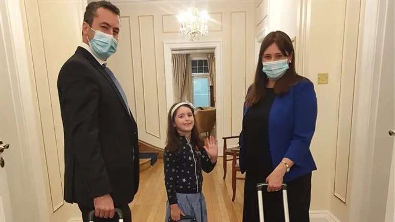 ציפי חוטובלי ומשפחתה מגיעים ללונדון