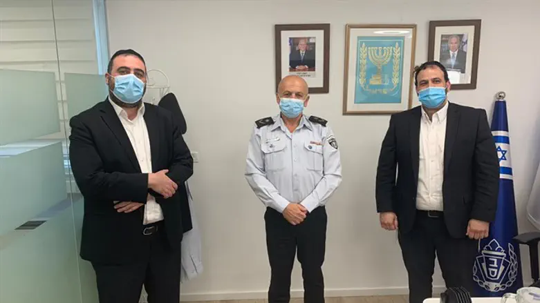 חברי הכנסת במהלך הביקור בבית הכלא