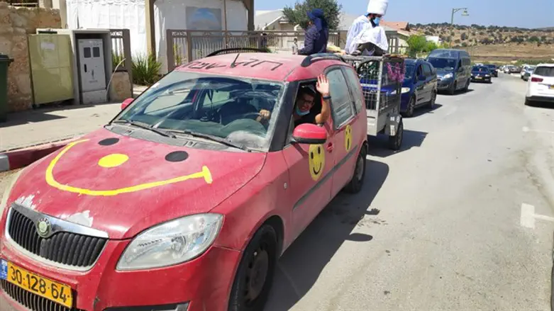 שיירה של 20 רכבים