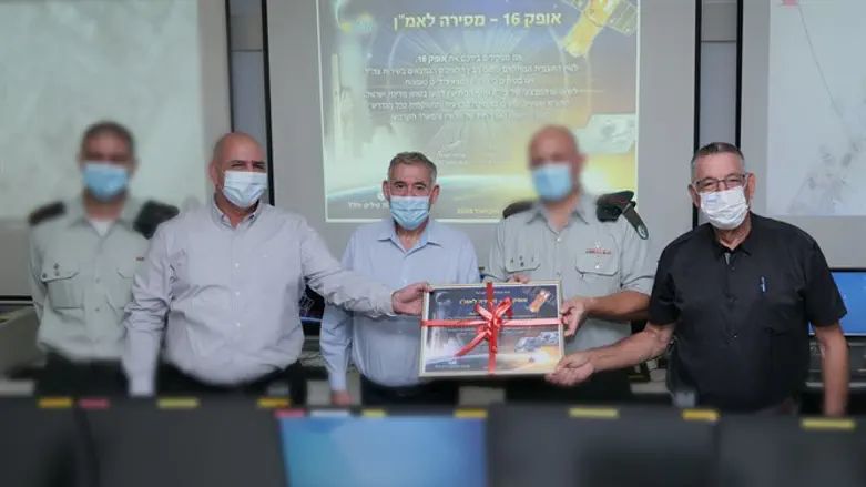 מסירת אופק 16 לאמ"ן