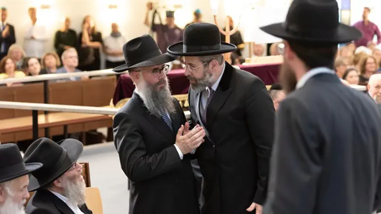 רבה של המבורג הרב שלמה ביסטריצקי (משמאל)