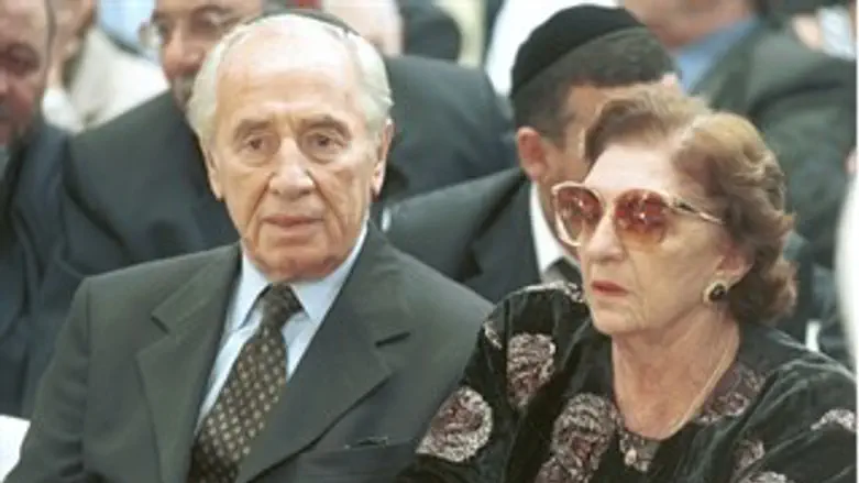 סוניה פרס יחד עם בעלה