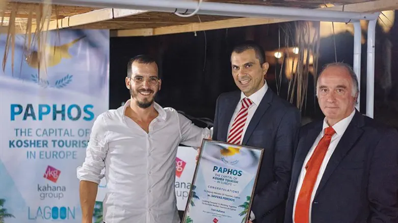 מימין: אוניפריום אוניפריוס, סאבס פרדיוס, יוני כהנא