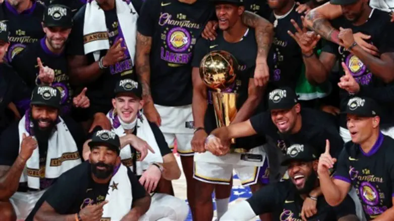 אלופים. שחקני הלייקרס הבוקר