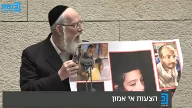 Eichler shows the pictures