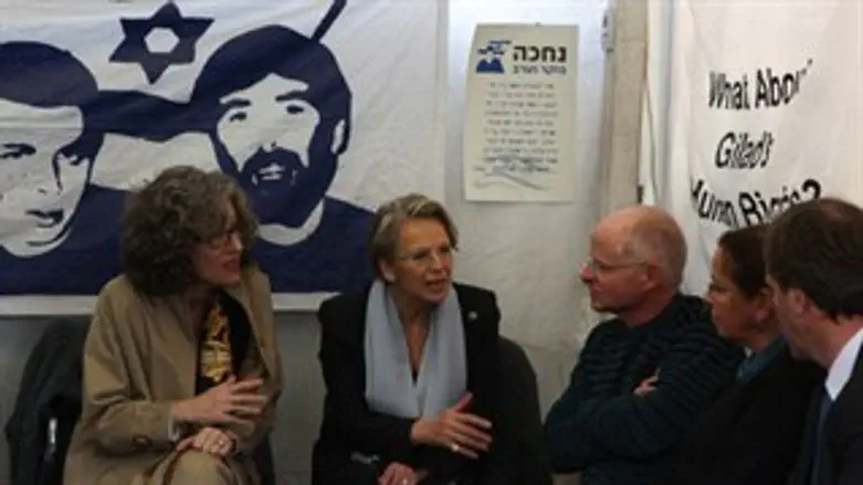 מישל קארי עם משפחת שליט
