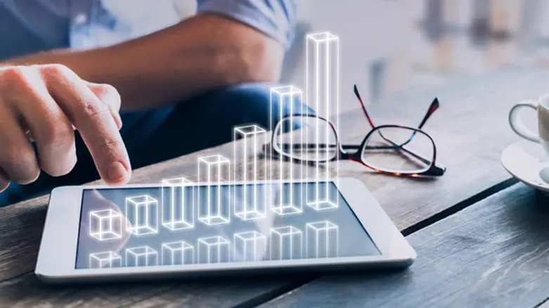 לגעת באוויר במקום במסך