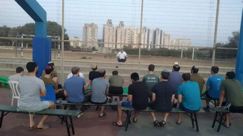 חיילי ההסדר לומדים במלונית הקורונה