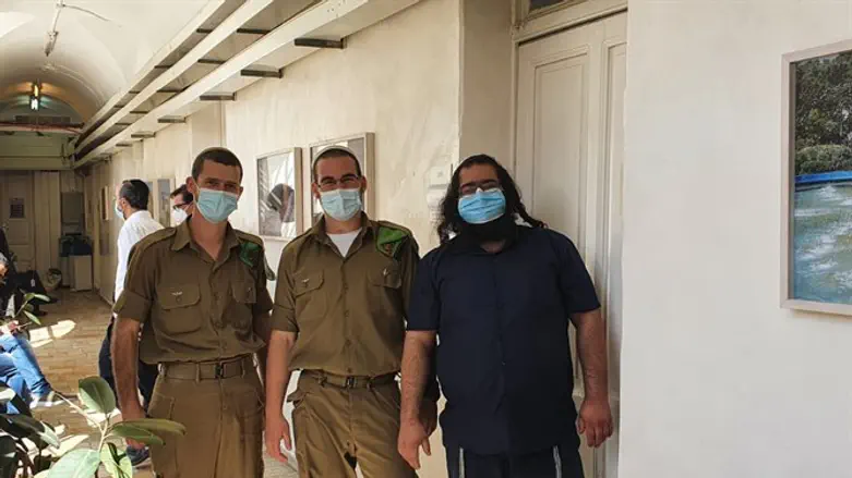 שלוש הנאשמים בקריאת "שמע ישראל" בהר הבית בפתח משפטם