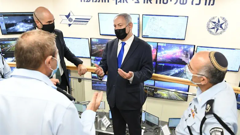 נתניהו במטה הארצי של משטרת התנועה