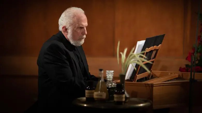 דוד שמר מנהל הפסטיבל