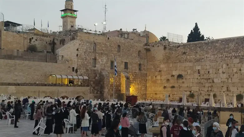 הכותל המערבי. הבוקר