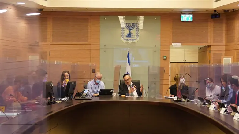 דיון סוער על חוק האלימות הכלכלית