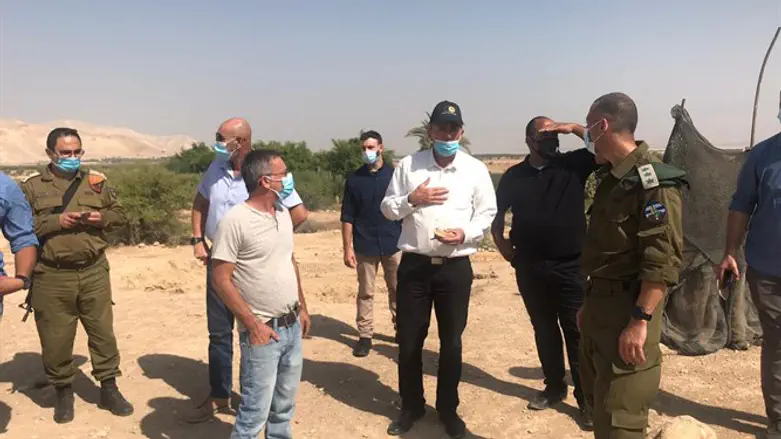 השר פרץ בבקעה. היום