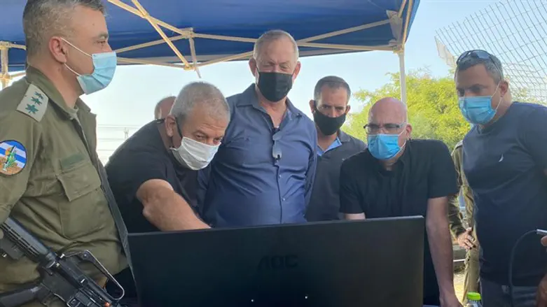 Defense Minister Gantz near the border with Gaza