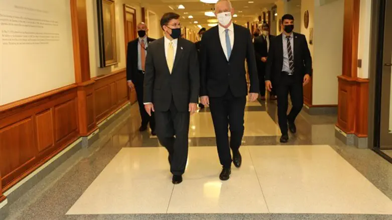 בני גנץ ושר ההגנה האמריקני מארק אספר